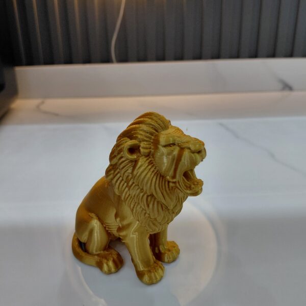 Oturan gold aslan